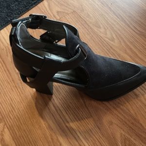 Heel shoes